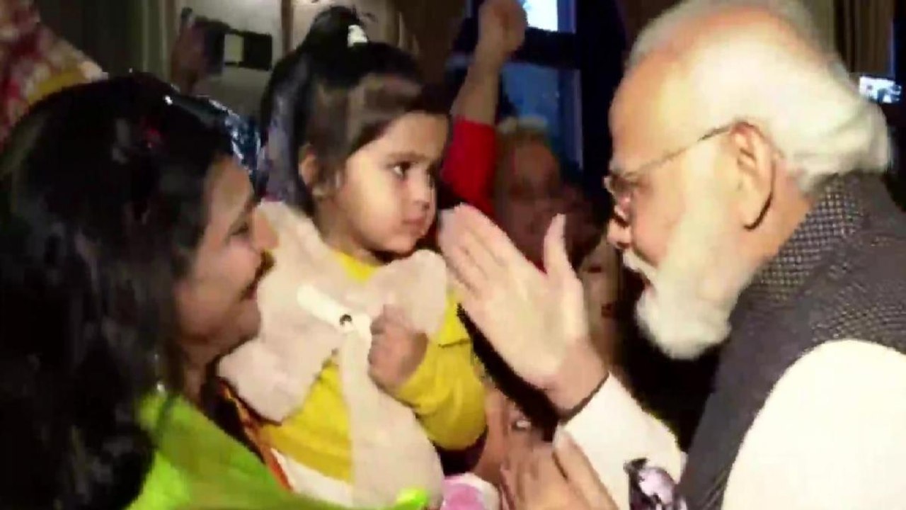 PM interacts with Indians in Glasgow before departure