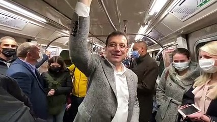 İmamoğlu, metroda interneti test etti; "İnsanların şehirlerde haberleşemediği hiçbir yer kalmamalı"