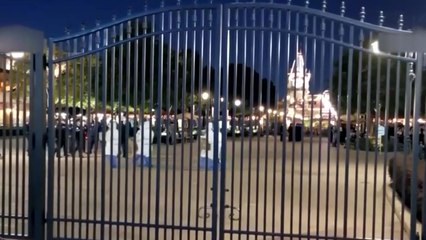 中 상하이 디즈니랜드, 확진 1명 발생에 1만 명 갇혀 / YTN