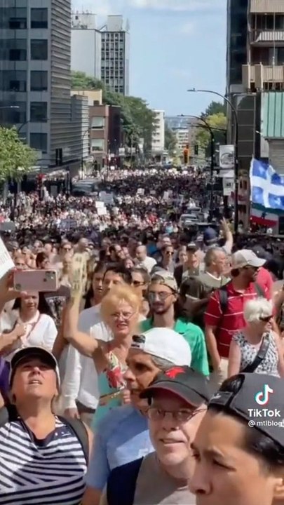La manifestation contre le passeport vaccinal à Montréal