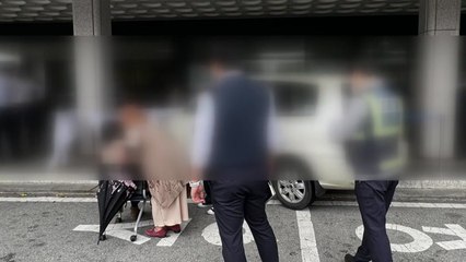 강릉서 병원 현관으로 승용차 돌진...2명 사상 / YTN