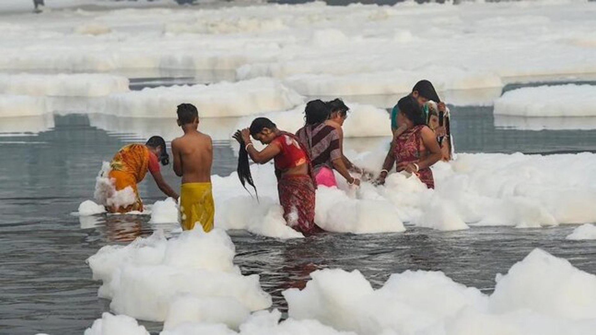 ⁣BJP, AAP spar over toxic foam in Yamuna as devotees perform Chhath Puja