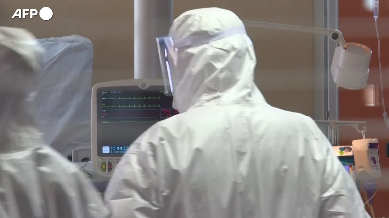 Picco di contagi e morti, arriva giro vite su cortei