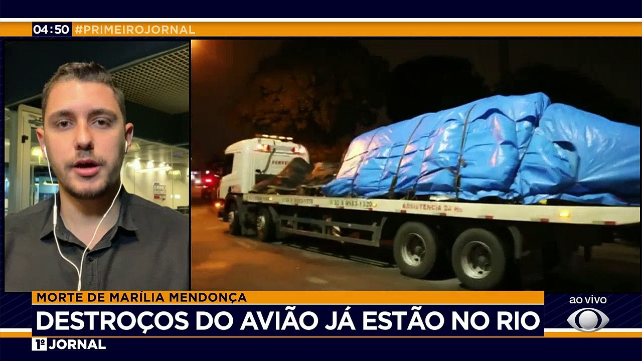 Os destroços do avião que caiu com Marília Mendonça e mais quatro pessoas já chegaram ao Rio de Janeiro. Todas as partes vão passar por uma perícia detalhada em um hangar da Aeronáutica.