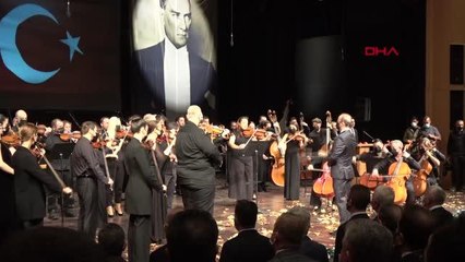 ÖĞRENCİLER, ATATÜRK'ÜN HAYATINI CANLANDIRIP SEVİLEN MÜZİKLERİ SESLENDİRDİ