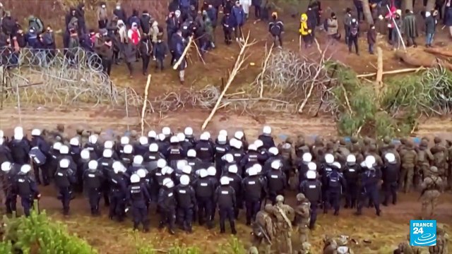 Hundreds of migrants trapped in Belarus-Poland border standoff
