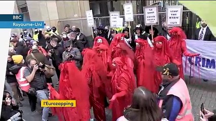 Eurozapping : des militants écologistes manifestent à Glasgow