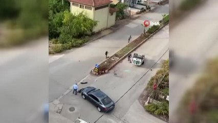 Vatandaşlar takla atan araçtakileri kurtarmak için seferber oldu