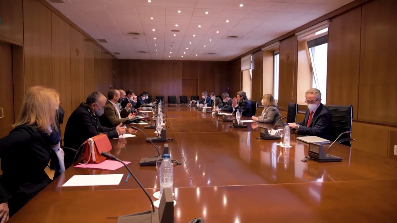 Gobierno propone subir las cotizaciones para la 'hucha de la pensiones'