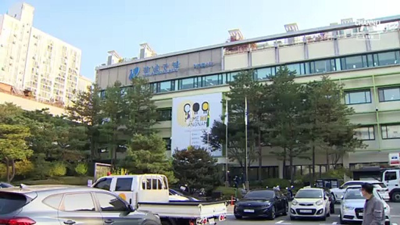 구청에 억대 수표 기부하고…버스 타고 떠난 천사