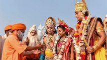 Ayodhya: CM Yogi garlands 'Ram-Sita' in Deepotsav