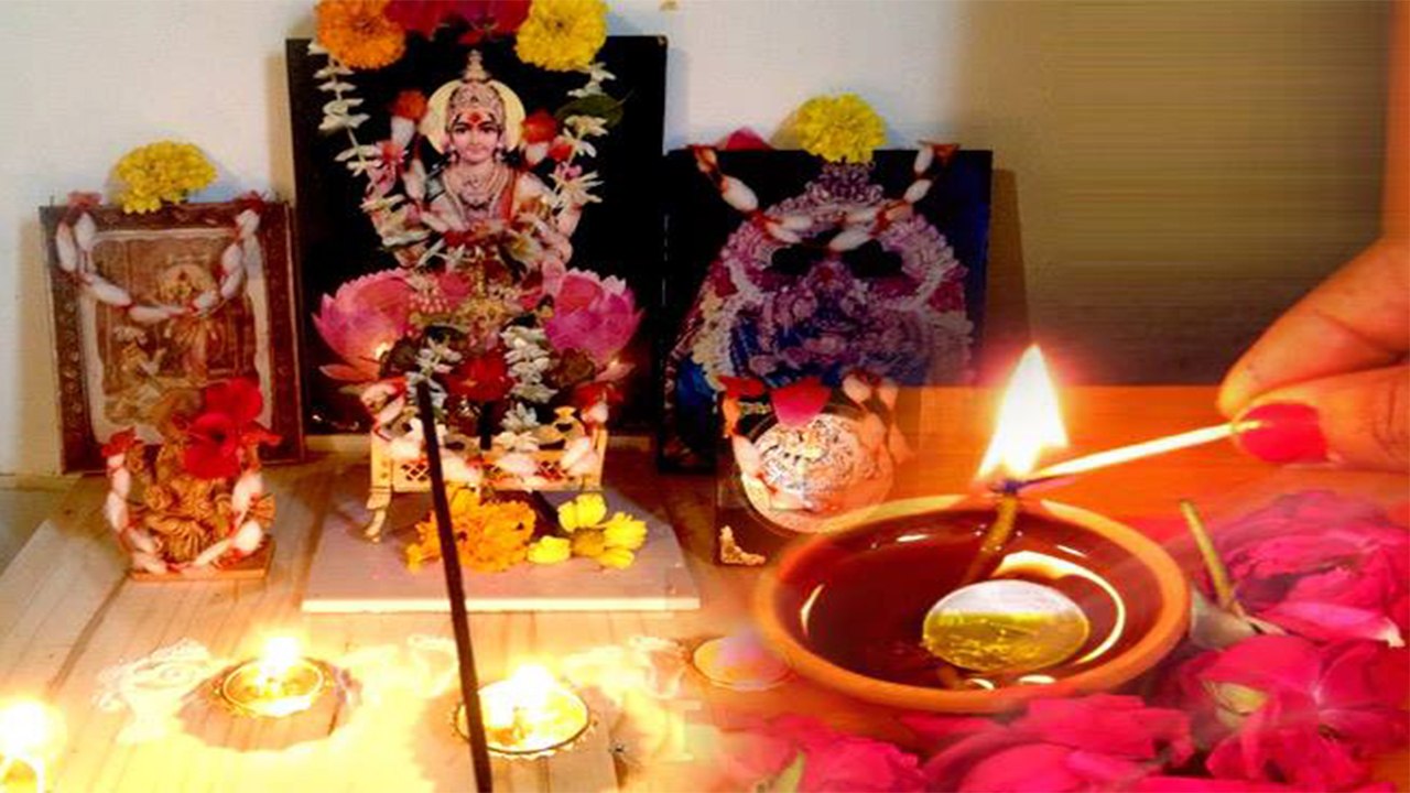 Diwali 2021: दिवाली के दिन क्या करना चाहिए क्या...