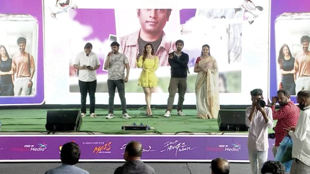 Manchirojuluochai Movie Team College Visit Tour | Santosh Shoban | Mehreen