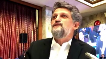 Garo Paylan, Bakan Varank'a oyuncak uzay aracı hediye etti: "Bununla oyalanın"