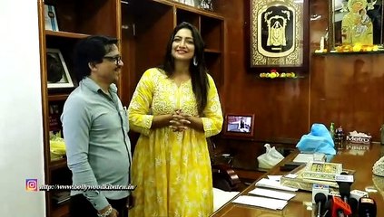 Cinebuster Magazine's owner Ronnie Rodrigues organizes a grand Diwali get-together