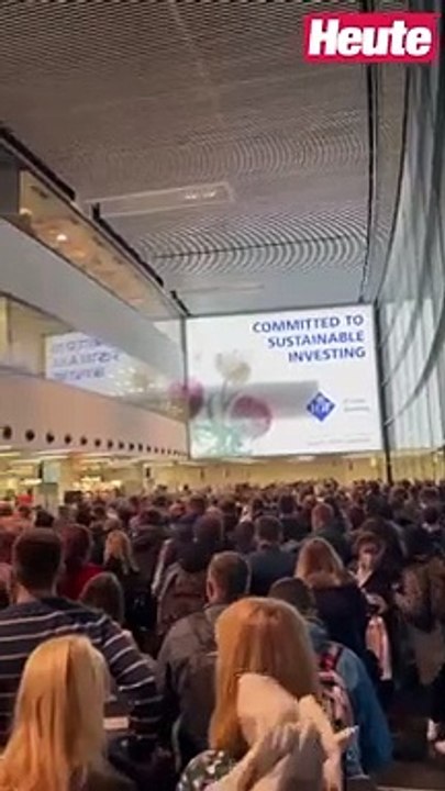 Menschenmassen am Wiener Airport: 'Alle wollen weg'