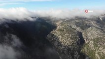 Spil Dağı üzerindeki bulutlardan görsel şölen