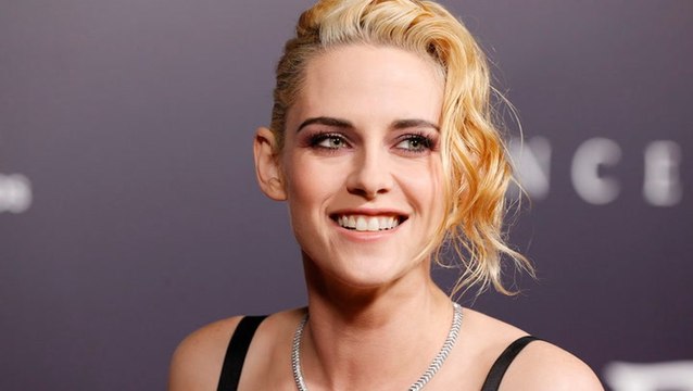 Kristen Stewart Engaged to Screenwriter Dylan Meyer | THR News