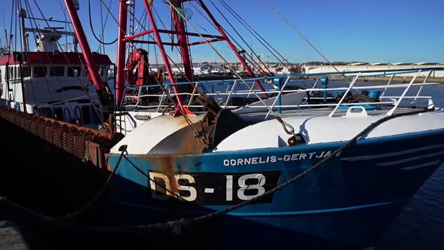 Французский суд освободил британский траулер