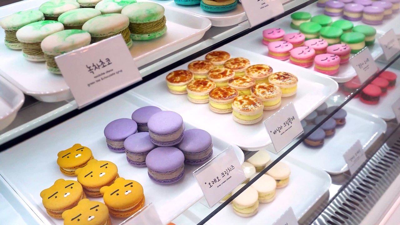 Kakao Friends character Macaron Dessert Food