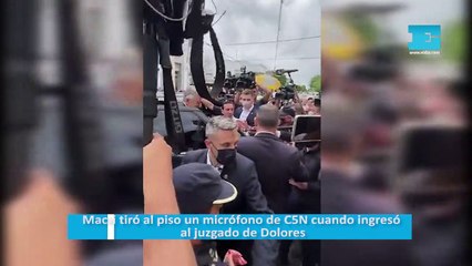 Macri tiró al piso un micrófono de C5N cuando ingresó al juzgado de Dolores
