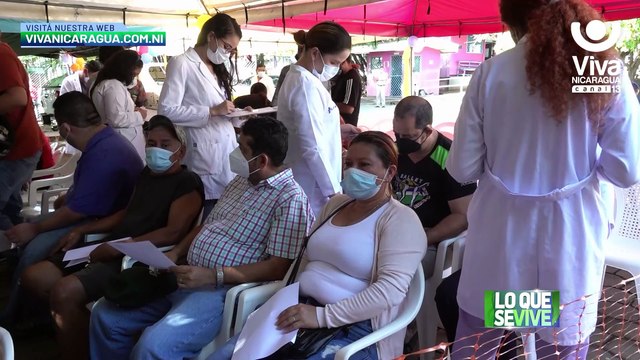 Familias del barrio Villa Libertad reciben vacunas contra la Covid-19