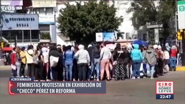 Feministas protestan en exhibición de Checo Pérez en Reforma