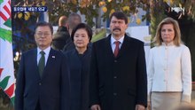 문 대통령, 다뉴브강 희생자에 헌화…V4그룹에 '세일즈 외교