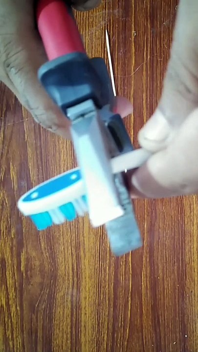 amazing toothbrush lifehack idea.