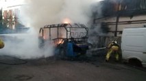 İstanbul’da yolcu minibüsü alev alev yandı