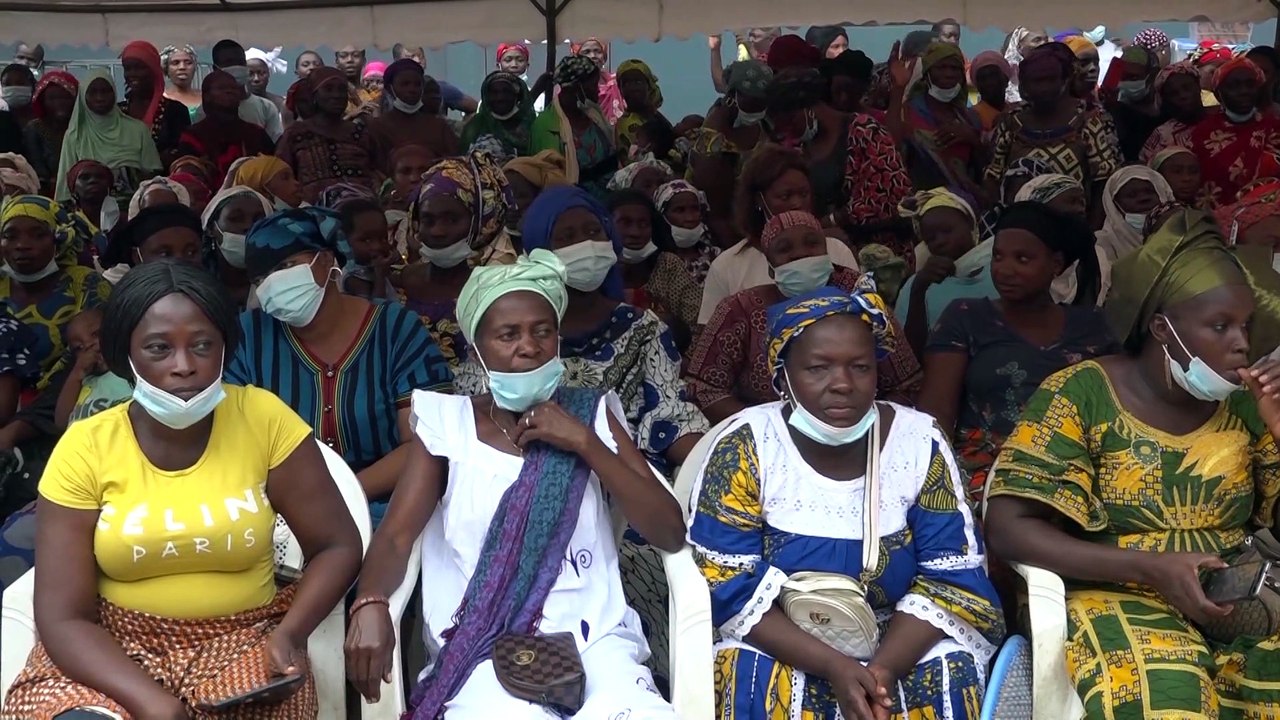 Salubrité : plus de 600 millions de Franc CFA décaissés pour les femmes balayeuses à Yopougon