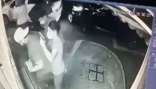 Sujetos armados despojan de su vehículo a un hombre en la colonia Morelos