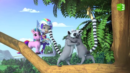 الحراس ينقذون صغير الليمور