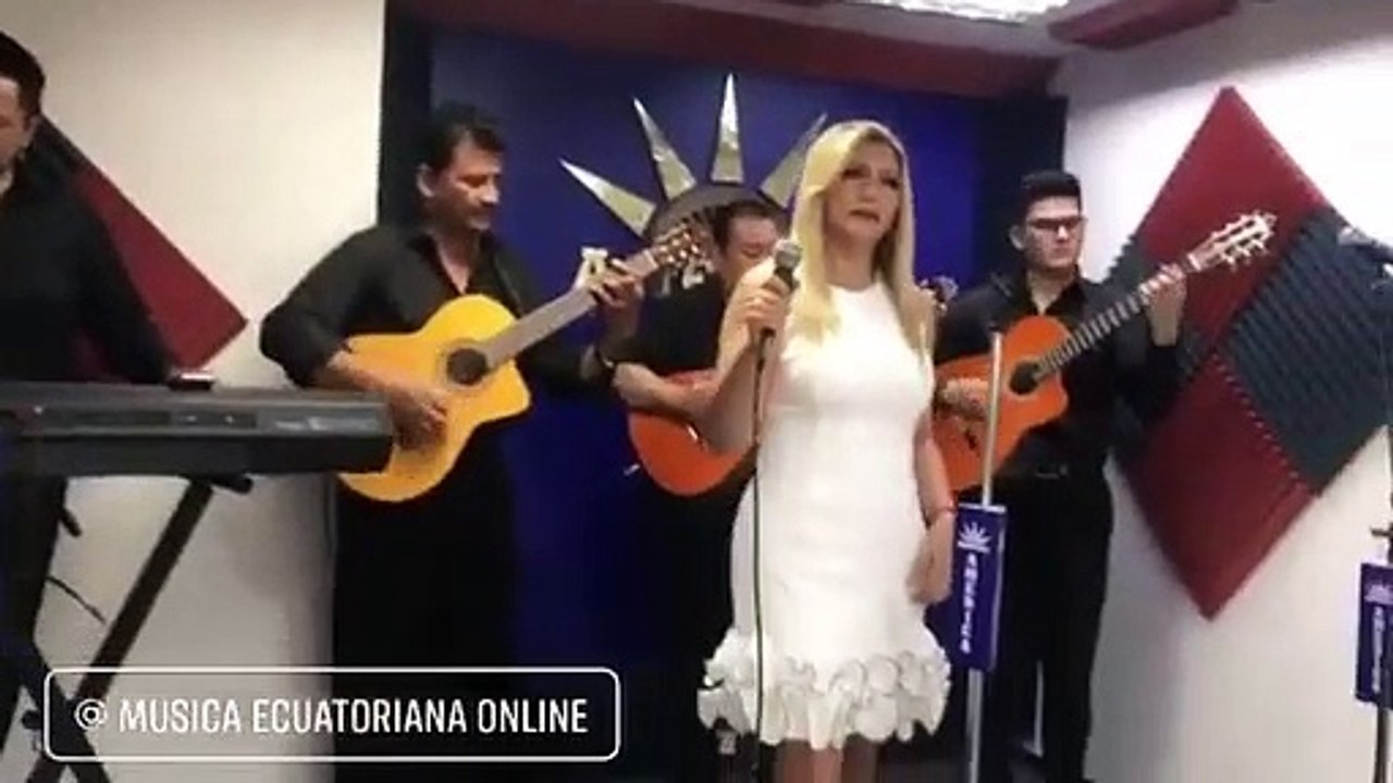 Pasillo Ecuatoriano Por ti llorando - Juanita Burbano