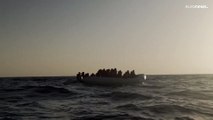 شاهد | سفينة إنقاذ ألمانية تحمل على متنها 400 مهاجر وتنقذ 400 آخرين على وشك الغرق