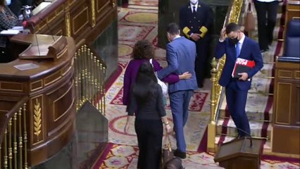 Tải video: El Gobierno celebra que sus presupuestos siguen adelante tras tumbar las enmiendas de la oposición