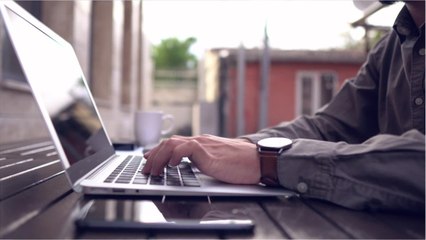 Comment un faux Elon Musk a pu piéger Facebook avec son arnaque au bitcoin