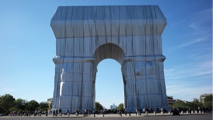 Arc de Triomphe : le tissu utilisé par Christo mis en vente sur Leboncoin