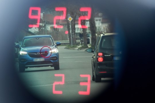 Un radar très rentable, une Dacia hybride à 7 places… le JT auto