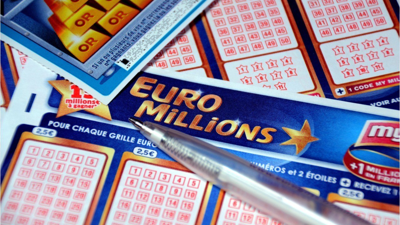 Joueur invétéré, il devient millionnaire sans cocher un seul bon numéro