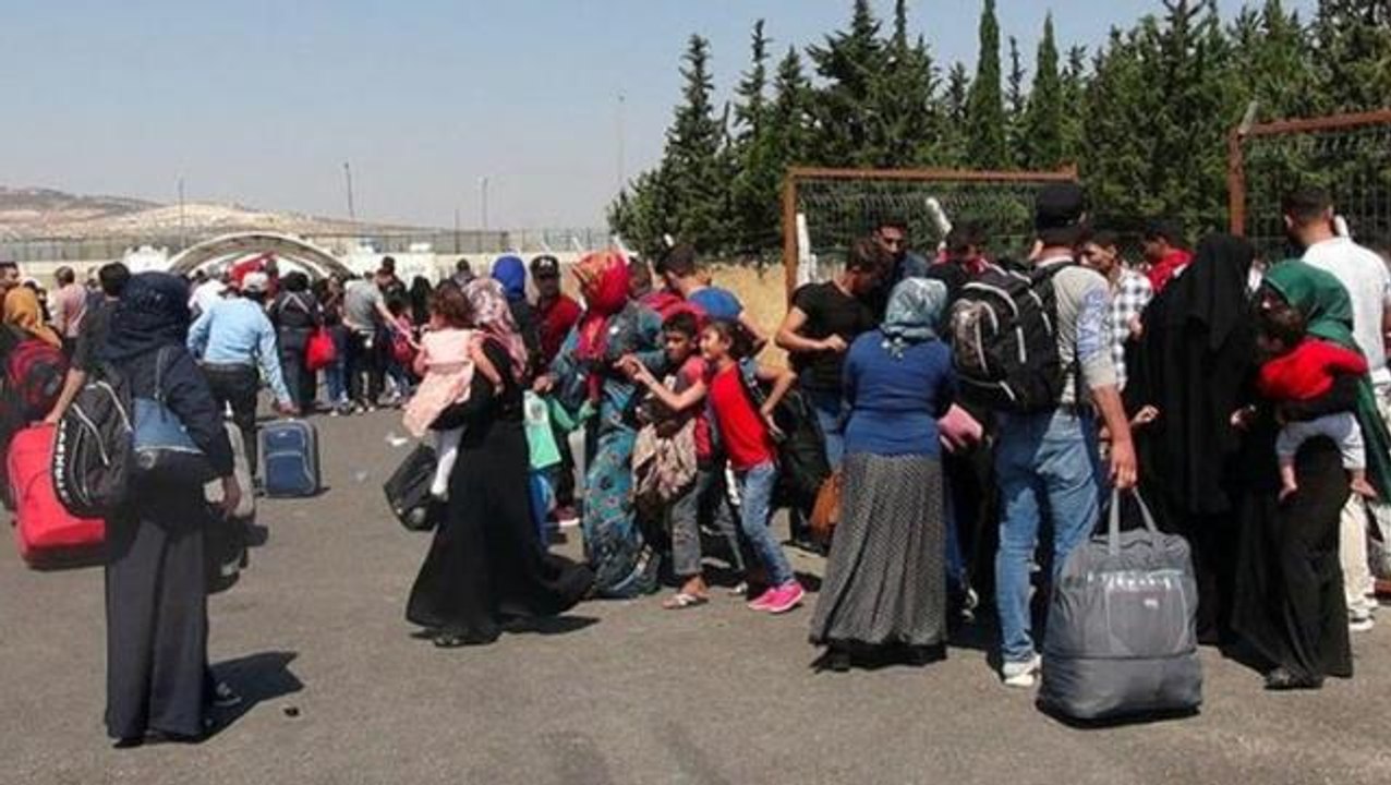 Bakan Çavuşoğlu ülkesine dönen Suriyeli sayısını verdi