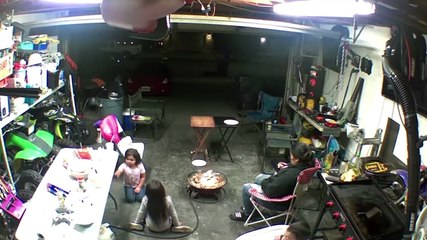 ext-Madre enfrenta hombre que al parecer se iba a llevar a sus hijas-041121