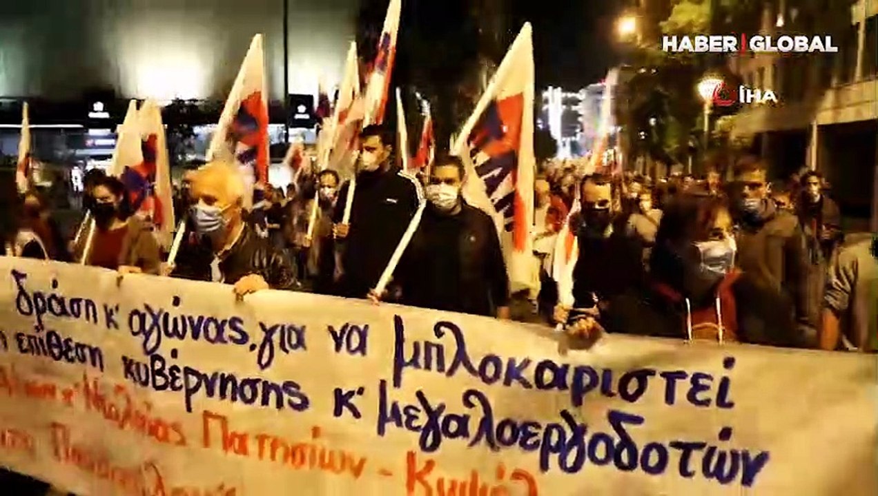 Komşuda işçiler sokağa indi: "Kapitalistlerin karları için köle olmayacağız"