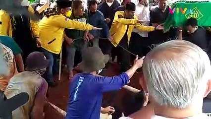 Detik-Detik Pemakaman Jenazah Vanessa Angel dan Suaminya