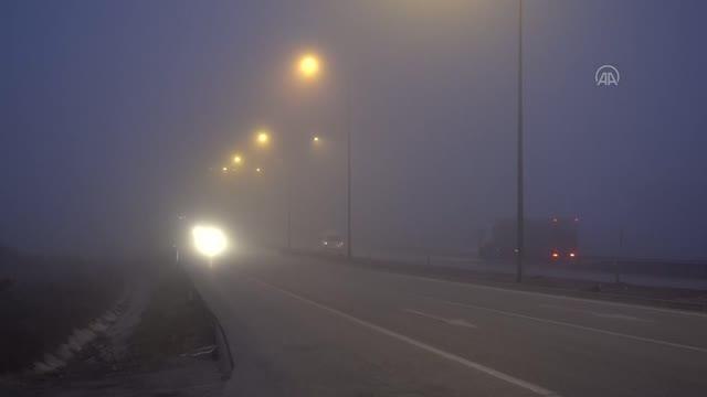 KIRIKKALE - Kilit kavşak Kırıkkale'de yoğun sis etkili oluyor