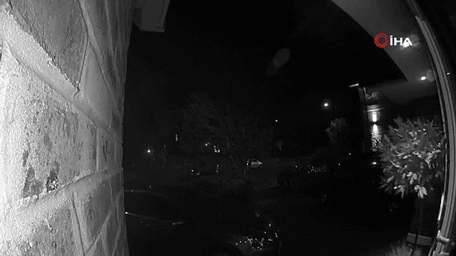 İngiltere'de birçok şehirde gök taşı olduğu tahmin edilen yeşil ışık topu görüldü