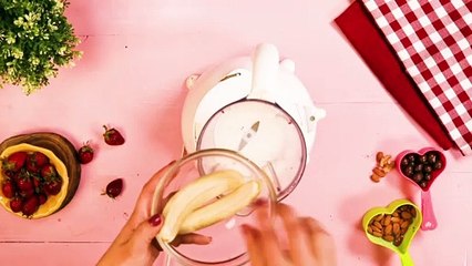 عصير موز بالفراولة