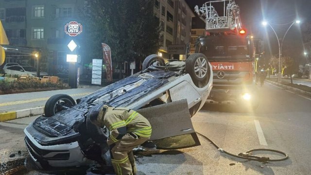Otomobil takla attı, metrelerce sürüklendi: 3 yaralı