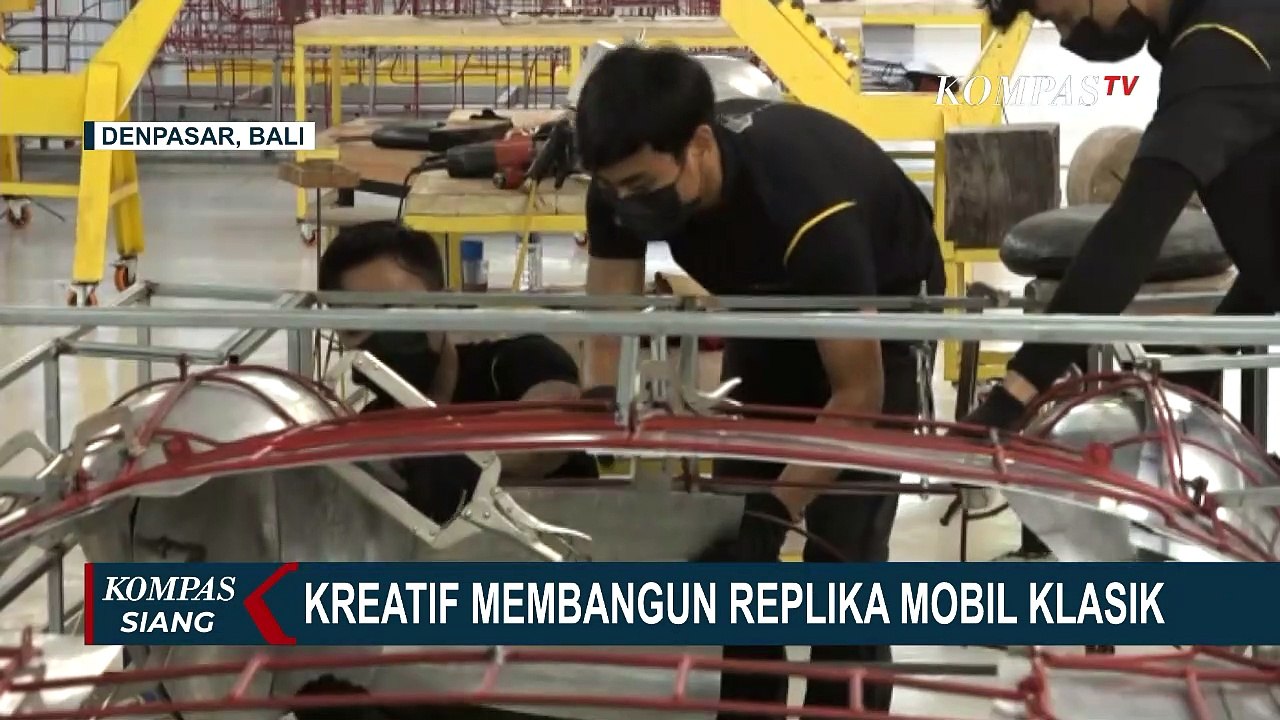 Kreativitas Generasi Muda Bali Membuat Replika...
