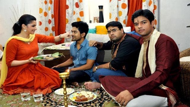 Bhai Dooj 2021: भाई दूज के दिन बहन भाई किस दिशा में बैठकर लगाएं तिलक | Boldsky